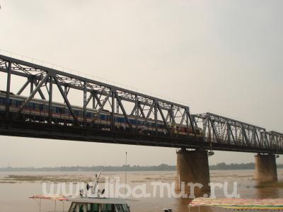 Железнодорожный мост через реку Сунгари