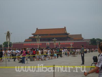 Дворцовые ворота Тяньаньмэнь на площади Тяньаньмэнь в Пекине