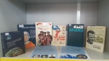 12 апреля 1961 года весь мир взволновало сообщение «Человек в космосе!», впервые корабль-спутник «Восток» был выведен в открытый космос с человеком на борту. Пилотом корабля стал советский летчик-космонавт Юрий Гагарин, превратившийся после этого в символ покорения космоса и ставший одним из самых известных людей XX века. Это историческое событие имело важнейшее значение для развития космонавтики и всего человечества. 12 апреля в России отмечают День космонавтики, а в мире – Международный день полета человека в космос. К этой памятной дате в Центре библиотечного обслуживания незрячих и слабовидящих подготовлена выставка «В безбрежном океане звёзд», которая знакомит читателей с историей покорения бескрайнего космоса, в том числе написанные самими космонавтами. Книга «Космические старты до космической эры» В. Власова поведает читателю об эволюции технических идей с далеких веков до реального применения в космонавтике наших дней. Все эти идеи – космический лифт, искусственная еда, орбитальная станция, были описа